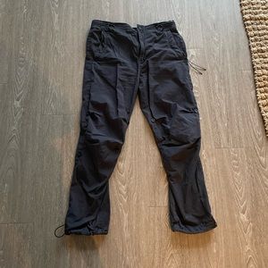 MAHARISHI CARGO BLACK PANTS IN MENS MEDIUM.